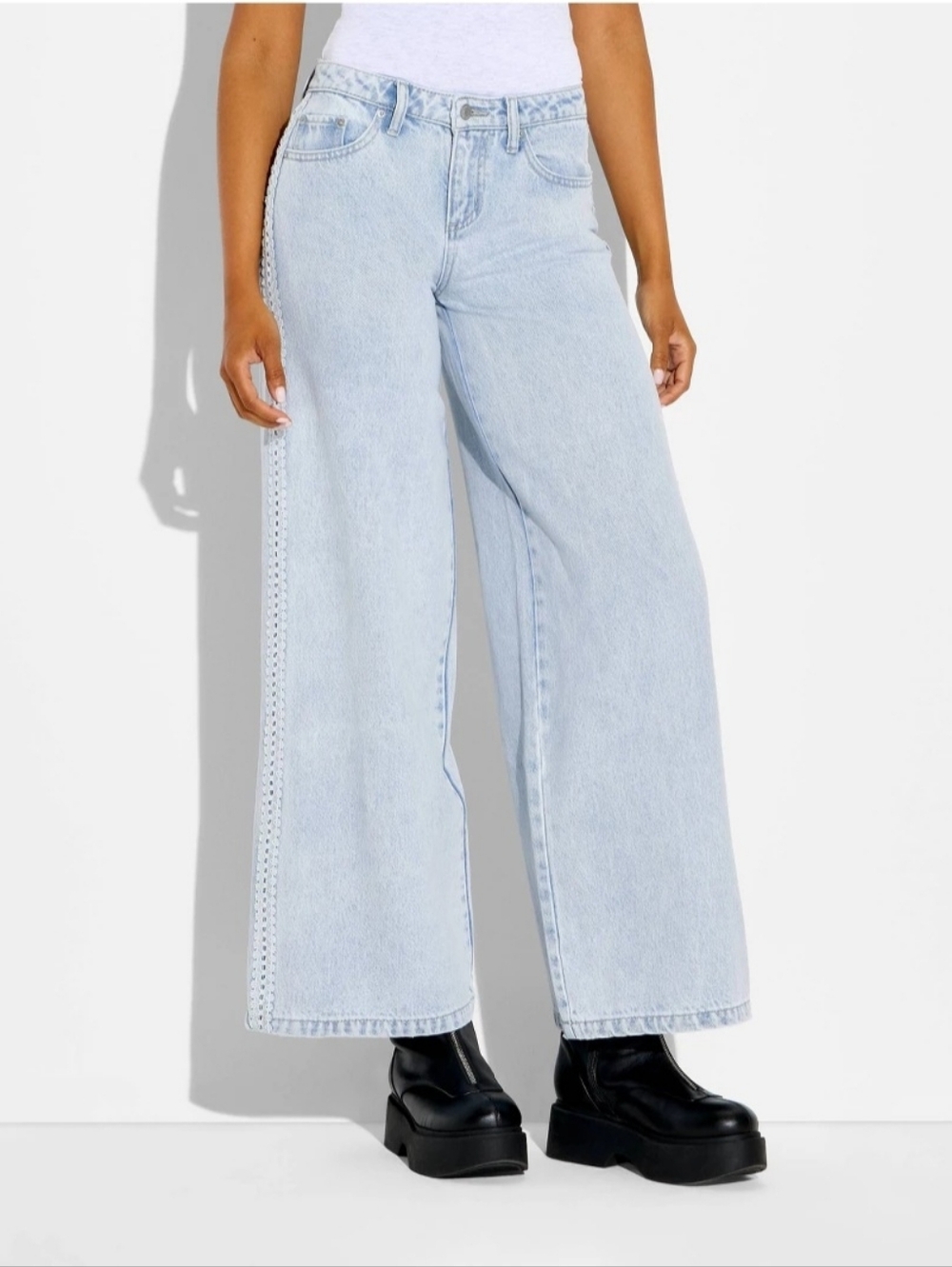 Women's Mid-Rise Ultra Wide Leg Baggy Jeans - Wild Fable' Light Wash 4 - Picture 2 of 5